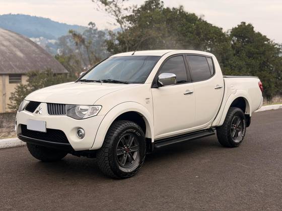 MITSUBISHI L200 TRITON 3.5 HPE 4X4 CD V6 24V FLEX 4P AUTOMÁTICO MITSUBISHI L200 TRITON 3.5 HPE 4X4 CD V6 24V FLEX 4P AUTOMÁTICO